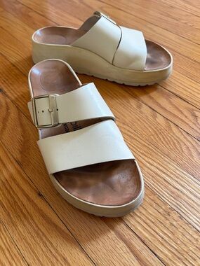 Papillio by Birkenstock Women’s Cream Platform Slide Sandals with Buckle